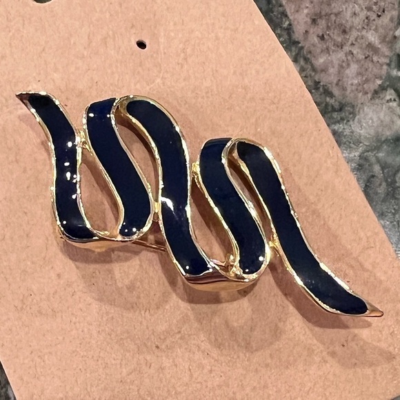 M jent blue enamel gold tone brooch - Picture 1 of 3